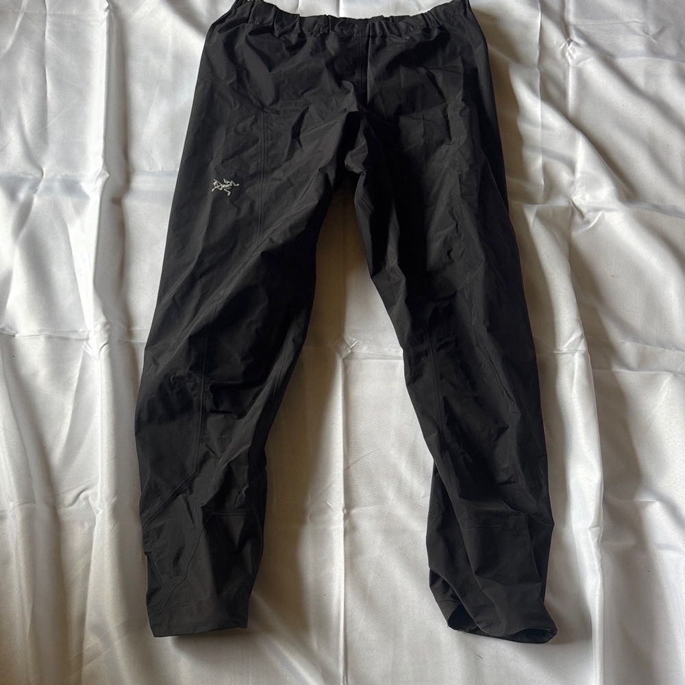 Arc'teryx black women’s rain pants